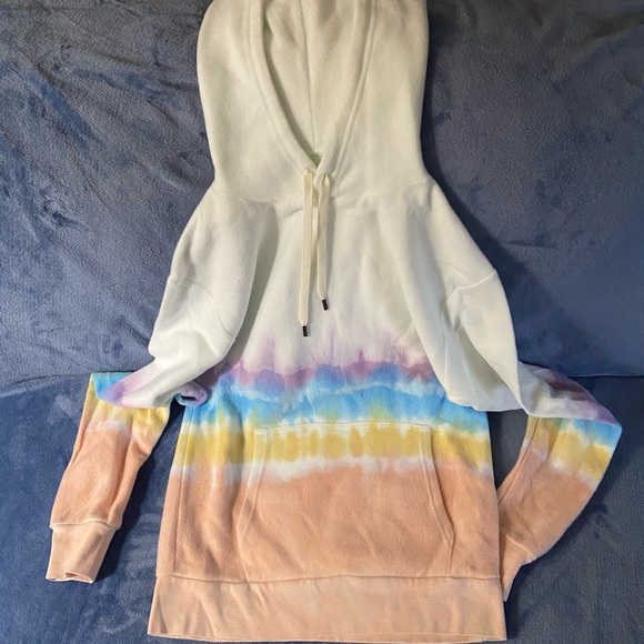 Feat Hoodie - Picture 2 of 4